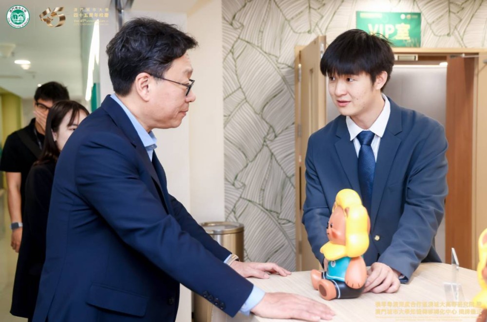 “熊城心”機器人展示